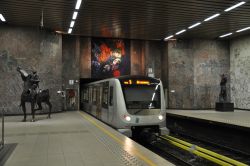 U-Bahn Brüssel Bruxelles Metro CAF M6 in der Station Herrmann-Debroux